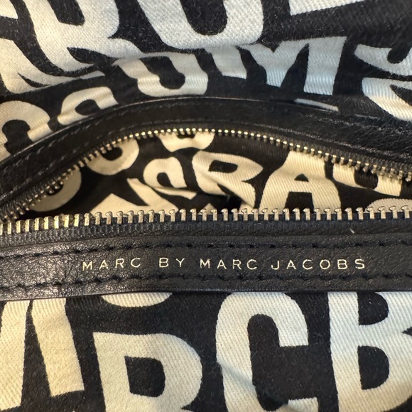 Marc by Marc Jacobs Chic Black Leather Shoulder Bag - Picture 2 of 13